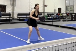 Thời trang - Mặc gì giữa tranh cãi chơi Pickleball chủ yếu khoe thân, làm màu