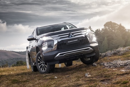 Giá xe Mitsubishi Pajero Sport tháng 8/2024, ưu đãi 100% phí trước bạ...