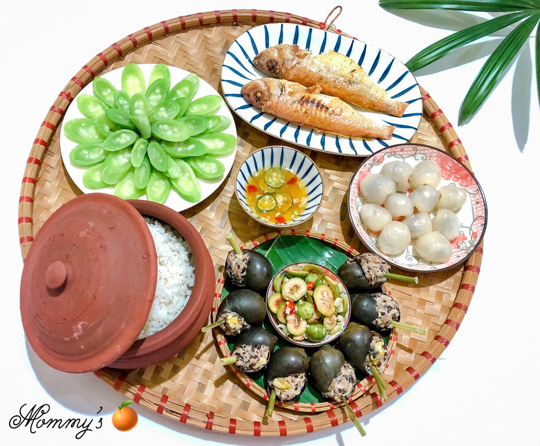 Ốc nhồi thịt - Cá phèn hồng rán - Mướp Nhật luộc -&nbsp; Vải