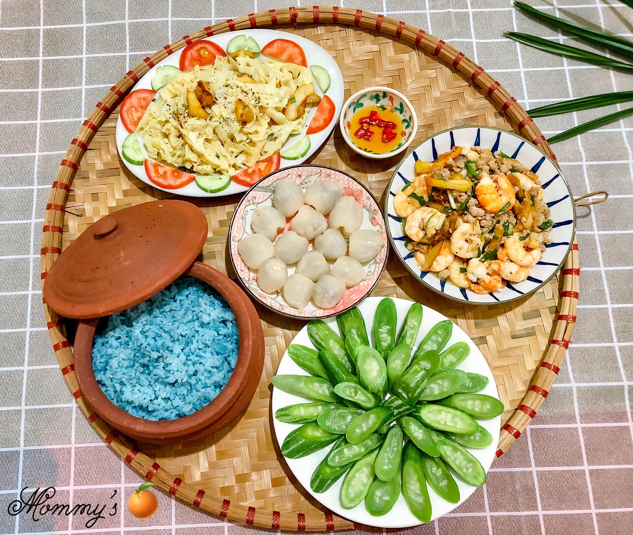 Măng xào tóp mỡ - Thịt băm rim tôm - Mướp Nhật luộc -&nbsp;Vải