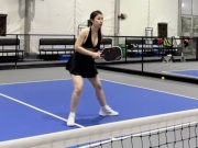 Thời trang - Mặc gì giữa tranh cãi chơi Pickleball chủ yếu khoe thân, làm màu