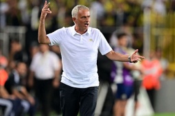 Mourinho gây sốc: Chê Fenerbahce ngây thơ, khuyên học trò chơi "phản bóng đá"