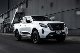 Nissan Navara có thêm phiên bản Black Edition