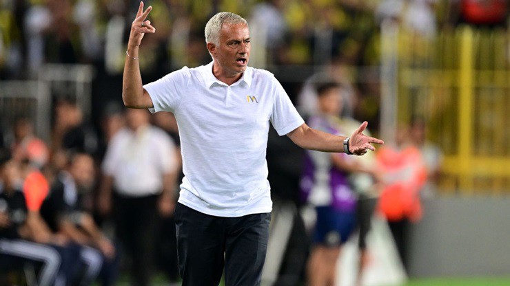 HLV&nbsp;Mourinho muốn các cầu thủ&nbsp;Fenerbahce&nbsp;phải biết đủ mọi mánh khoé