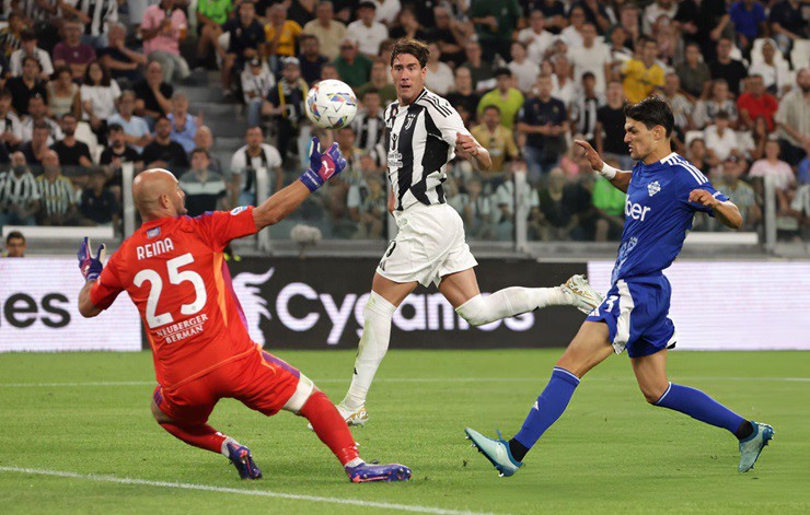 Juventus thắng đậm tân binh Como