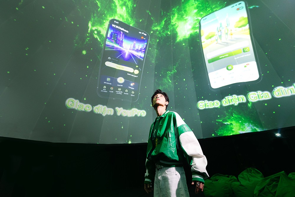 &nbsp;Công nghệ trình chiếu dưới mái vòm đầy ấn tượng.