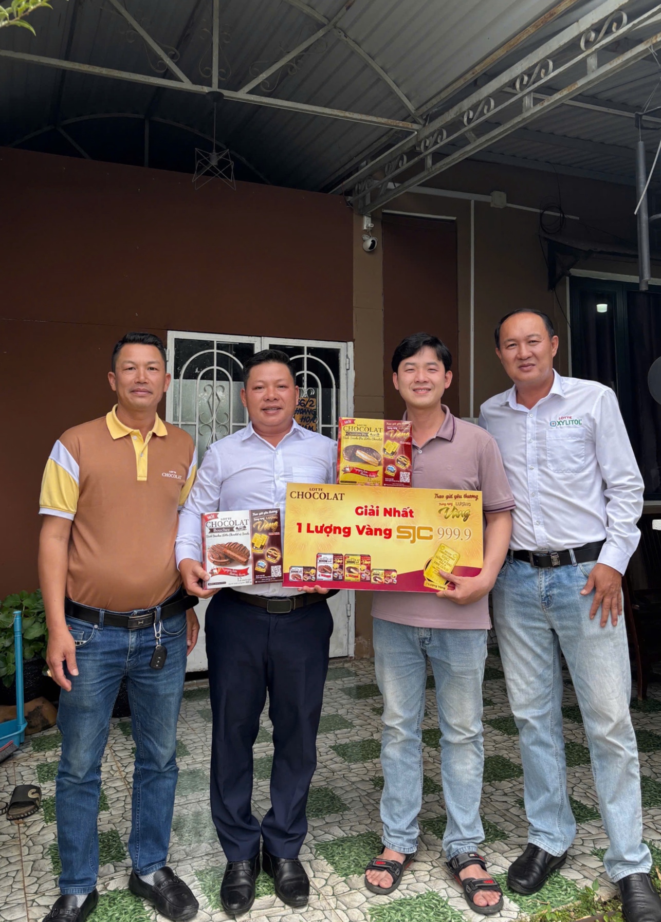 Anh Khoa (Lào Cai) - khách hàng may mắn nhận 1 lượng vàng SJC 999.9 từ Lotte Chocolat