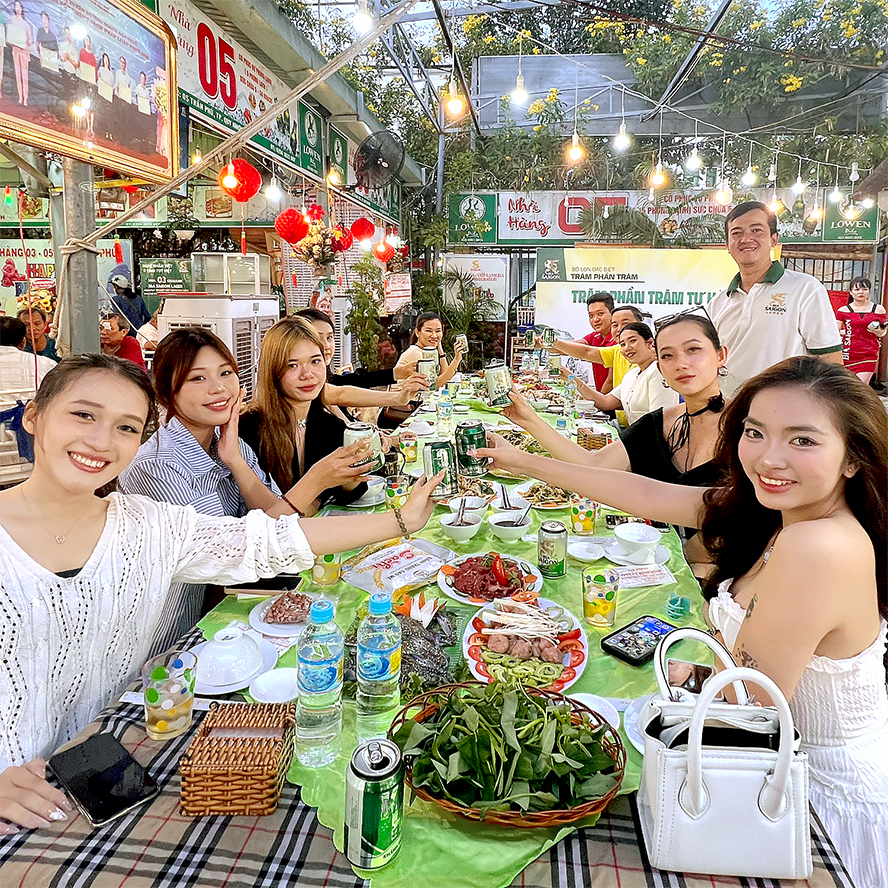 Khám phá bộ lon “Trăm Phần Trăm” của Bia Saigon Lager: Có gì đặc biệt mà ai cũng tự hào? - 2