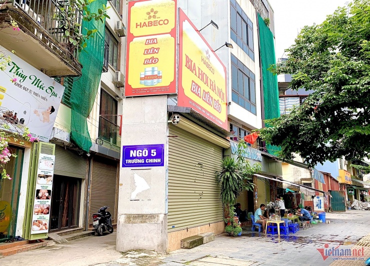 Nhà &#39;siêu dị&#39; 4m2 giữa Hà Nội, trả 1 tỷ/m2 không bán, bên trong gây bất ngờ - 2