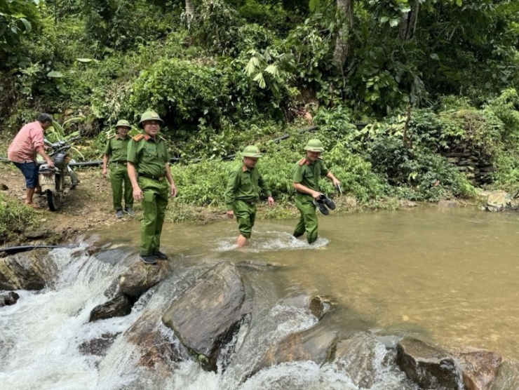 Cậu bé 6 tuổi đi lạc trong rừng Văn Yên được tìm thấy an toàn sau 5 ngày