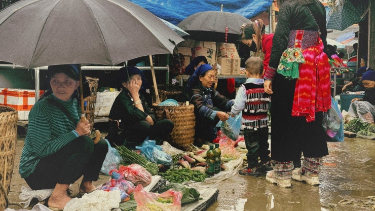 Chợ phiên Y Tý. Nếu lên đây vào cuối tuần bạn sẽ được đi chợ phiên vì chợ chỉ họp vào sáng thứ 7 hàng tuần.