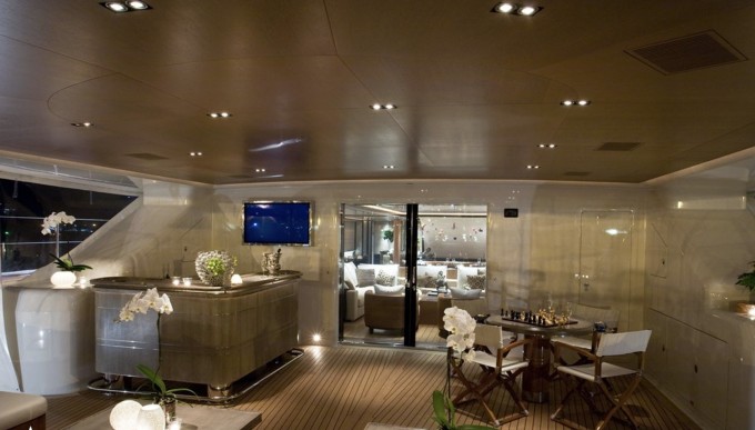 'Siêu du thuyền' của tỷ phú Anh trước khi bị vòi rồng nhấn chìm - 3