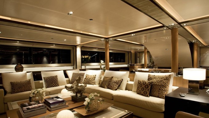 'Siêu du thuyền' của tỷ phú Anh trước khi bị vòi rồng nhấn chìm - 6