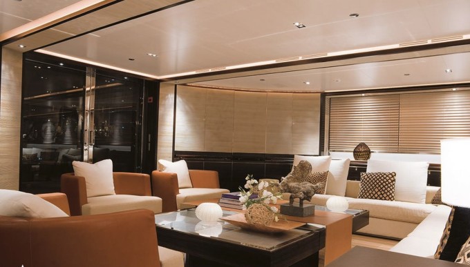 'Siêu du thuyền' của tỷ phú Anh trước khi bị vòi rồng nhấn chìm - 5