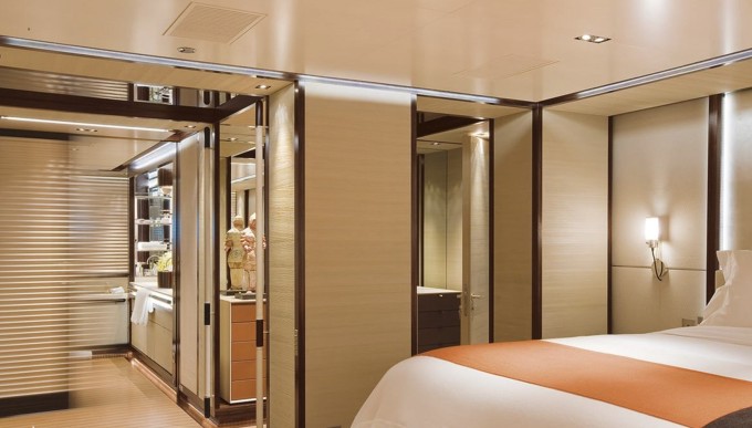 'Siêu du thuyền' của tỷ phú Anh trước khi bị vòi rồng nhấn chìm - 7