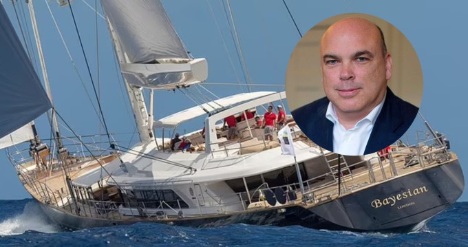 'Siêu du thuyền' của tỷ phú Anh trước khi bị vòi rồng nhấn chìm - 12