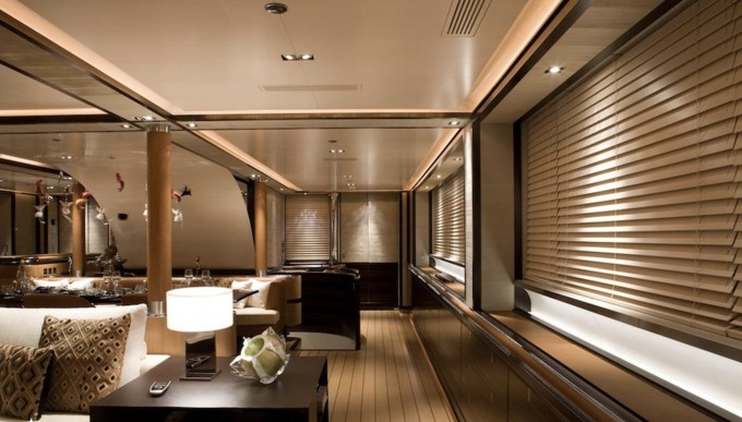 'Siêu du thuyền' của tỷ phú Anh trước khi bị vòi rồng nhấn chìm - 11