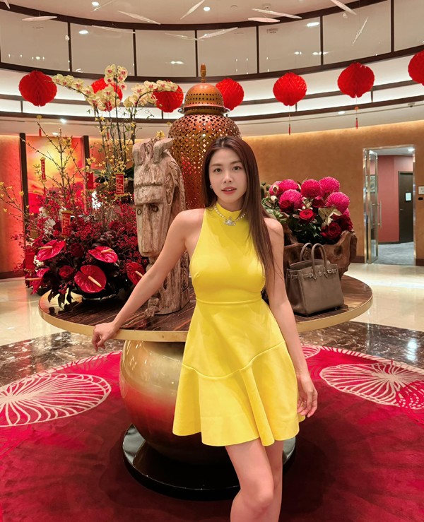 Người đẹp tự tin khoe sắc ở trong tất cả các sự kiện cùng chồng và nhận được lời khen từ người hâm mộ.