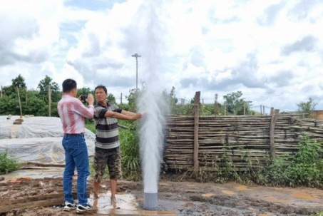 Giếng Khoan Phun Nước Cao Hàng Chục Mét ở Gia Lai: Đã Khoan Đến Túi Khí?