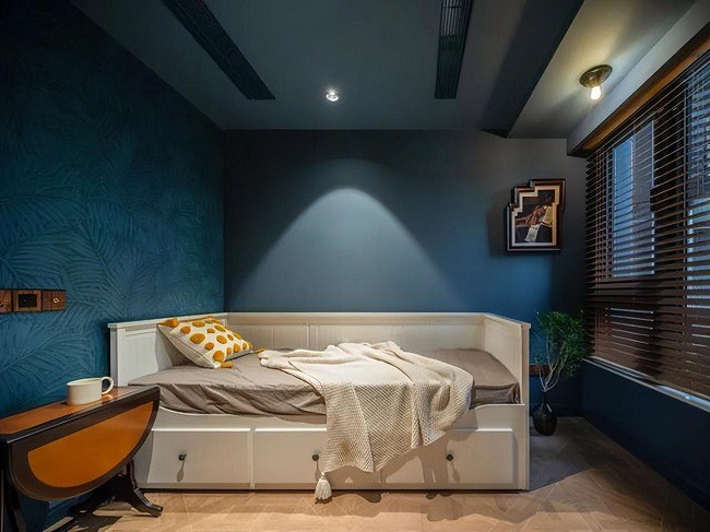 Căn phòng nhỏ nhất đã được cải tạo thành phòng đa chức năng. Thỉnh thoảng bạn bè ở lại, cũng có thể biến thành phòng trẻ em tùy theo nhu cầu sau này.
