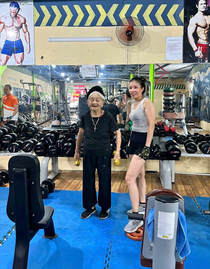 Cụ bà 96 tuổi chăm tập gym - 1