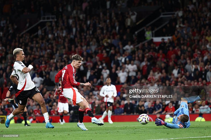 Garnacho bỏ lỡ cơ hội tốt của MU trước Fulham