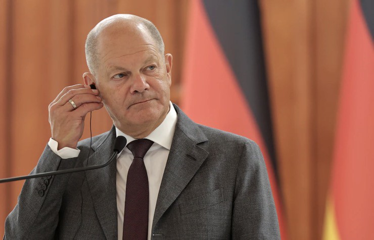 Thủ tướng Đức Olaf Scholz trả lời họp báo ở Moldova hôm 21/8. Ảnh: REUTERS/Vladislav Culiomza.