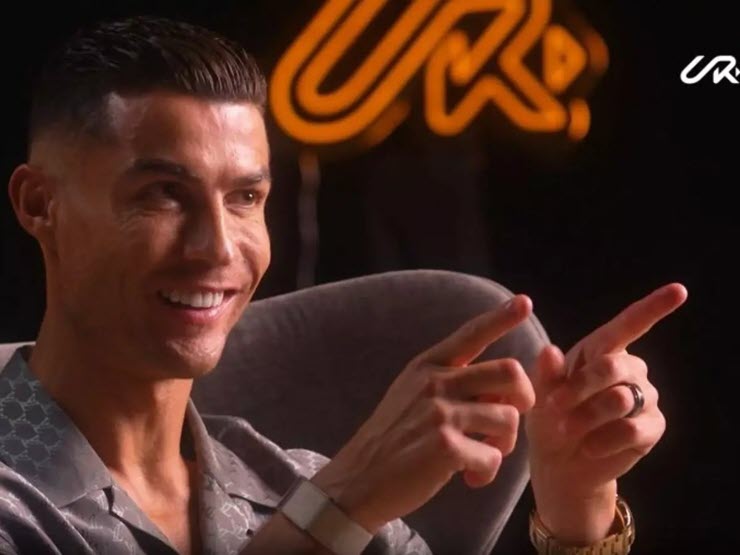 CR7 muốn đem hàng trăm triệu người theo dõi từ Instagram sang YouTube.