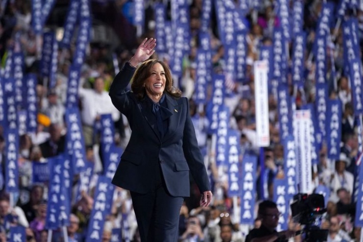 Phó Tổng thống Mỹ Kamala Harris nhận đề cử của đảng Dân chủ để chạy đua vào Nhà Trắng năm 2024. Ảnh Reuters.&nbsp;