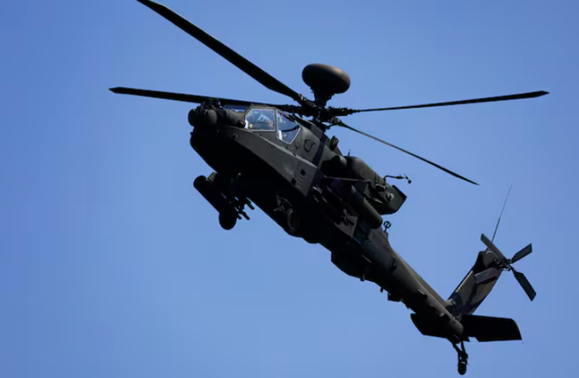 Chiếc trực thăng Apache AH-64 tham gia một cuộc tập trận ở Hàn Quốc, ngày 14/8. (Ảnh: Reuters)