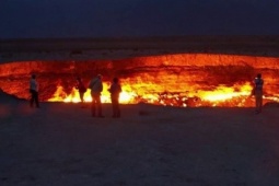 Media - Khám phá bí ẩn lửa ở “Cổng địa ngục”