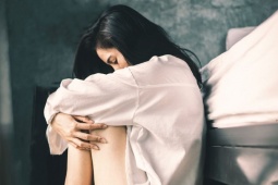 Bạn trẻ - Cuộc sống - Ở nhà bạn trai 1 ngày nhưng dùng hết nửa cuộn giấy vệ sinh, cô gái bị bắt đền tiền