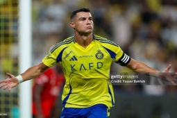 Ronaldo ghi 67 bàn vẫn không có danh hiệu, thầy cũ khuyên trở lại châu Âu