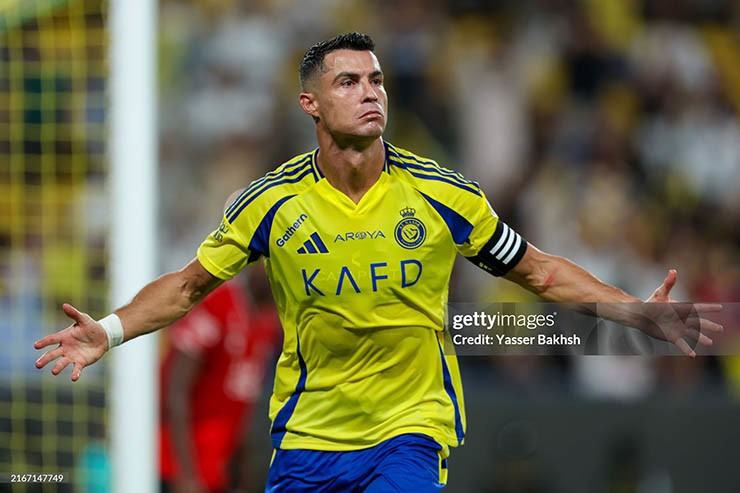 Ronaldo ghi bàn trong trận mở màn Saudi Pro League mùa giải mới của Al Nassr