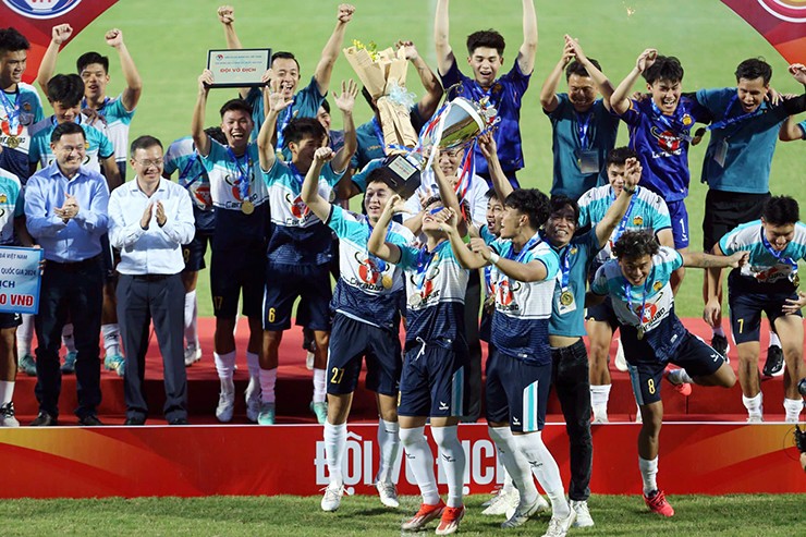 Đội U21 HAGL lên ngôi vô địch giải U21 Quốc gia 2024.