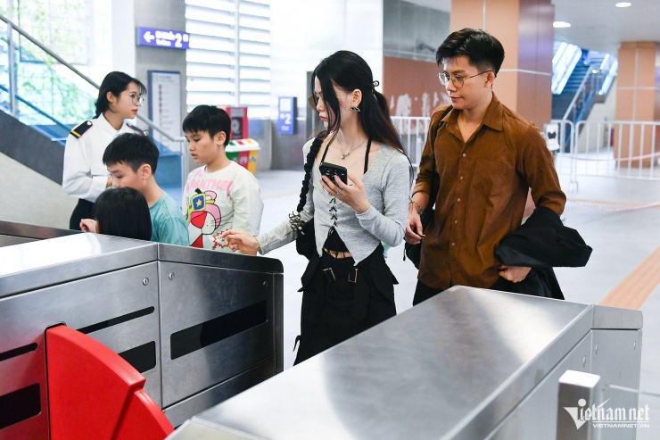 Metro Hà Nội: Tiết kiệm thời gian, tiền bạc và ứng phó với ùn tắc