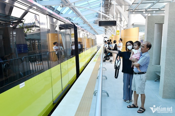 Metro Hà Nội: Tiết kiệm thời gian, tiền bạc và ứng phó với ùn tắc