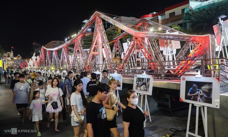 Cầu Long Biên, Tháp Bút được tái hiện ở phố đi bộ TP HCM - 2