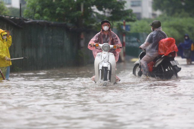 Mưa lớn tiếp diễn tại Miền Bắc, nguy cơ lũ quét và sạt lở đất cao