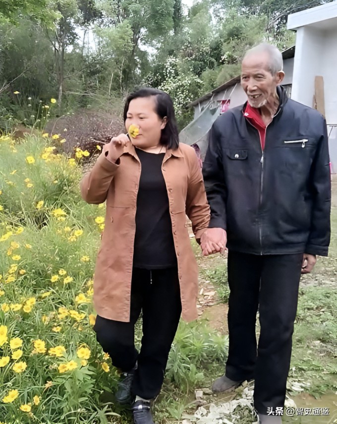 Zhang Feng và Wen Changlin hạnh phúc trong gần 10 năm hôn nhân.