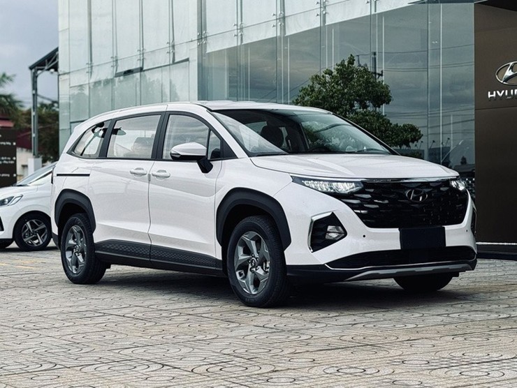 Đại lý "xả kho" Hyundai Custin, giảm giá lên tới 85 triệu đồng - 1