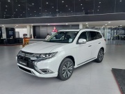 Tin tức ô tô - Giá xe Mitsubishi Outlander tháng 8/2024, ưu đãi 100% phí trước bạ