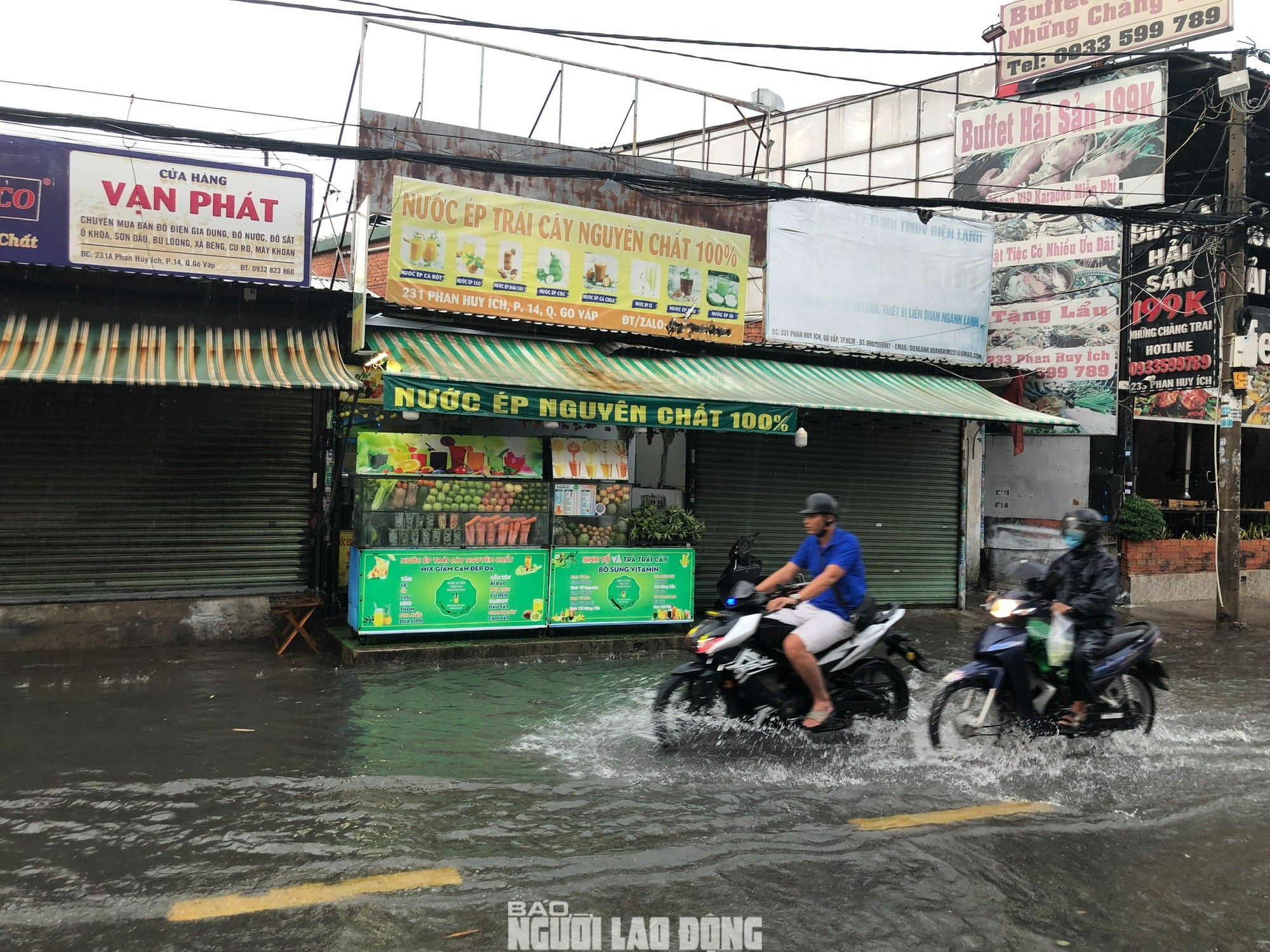 Mưa Lớn Hoành Hành TP HCM, Gây Ngập Nhiều Tuyến Đường