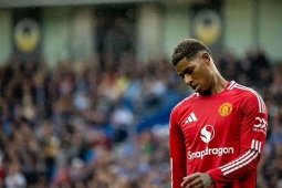 MU thua ê mặt: Fan Brighton ăn mừng, Rashford "vô phương cứu chữa"