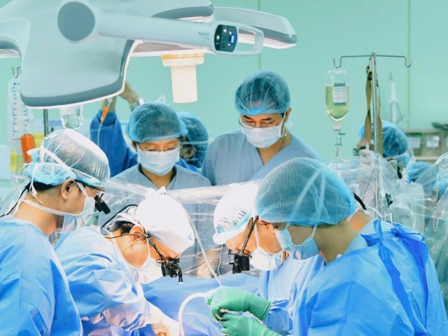 Ca ghép tim xuyên Việt: Hành trình ngoài lồng ngực của 1 trái tim