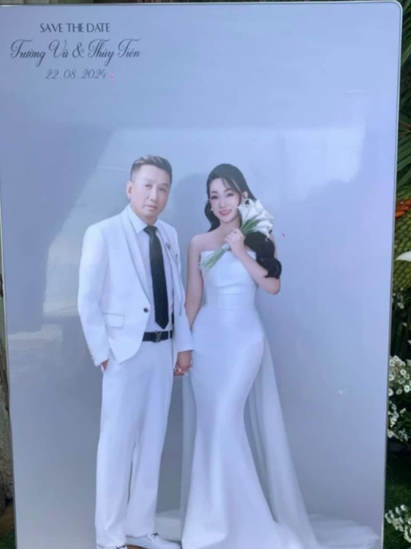 Hình ảnh Trường Vũ và vợ thứ 2 trong đám cưới.
