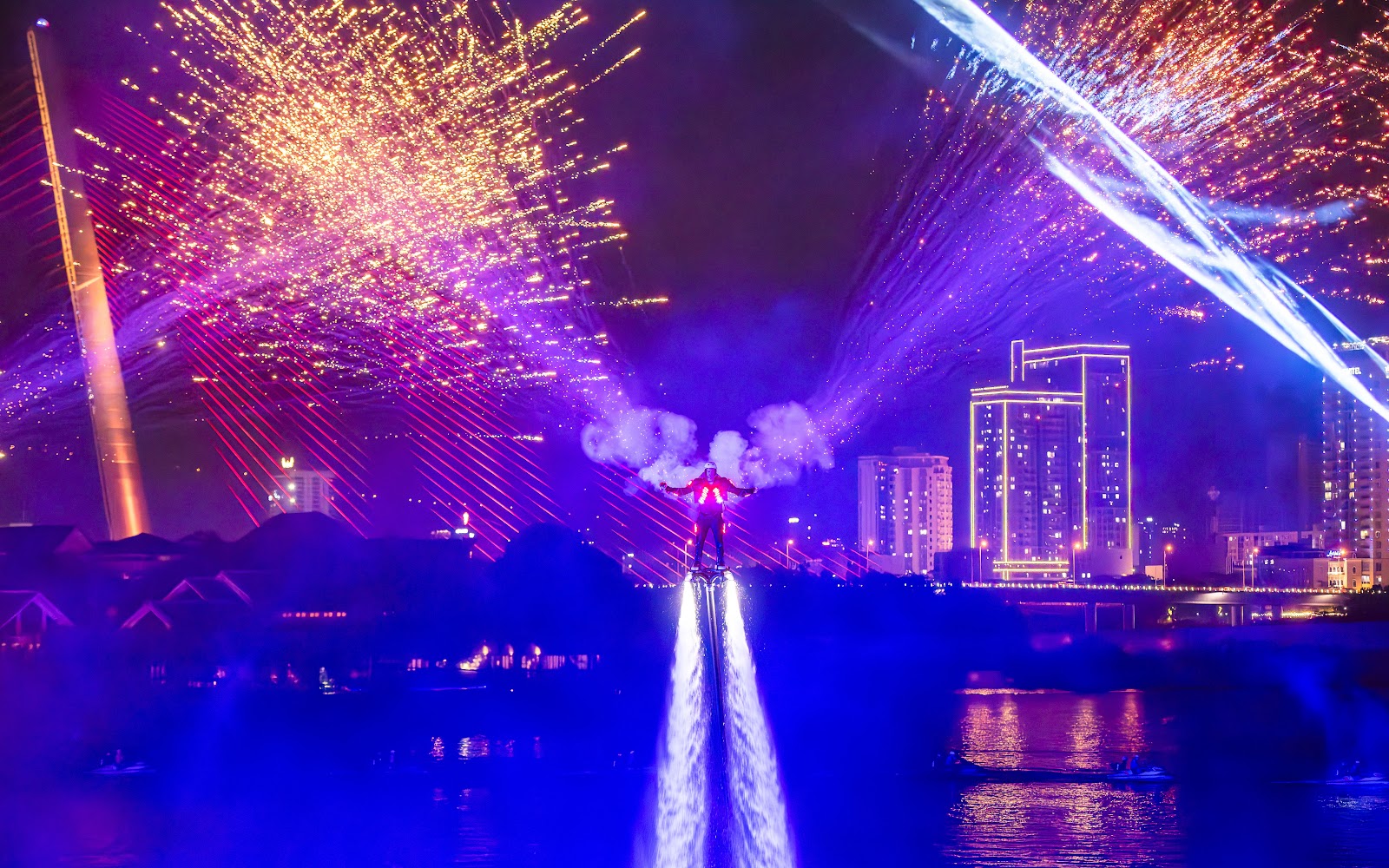 Những “đôi cánh pháo hoa” làm nên thương hiệu cho show diễn Symphony of River