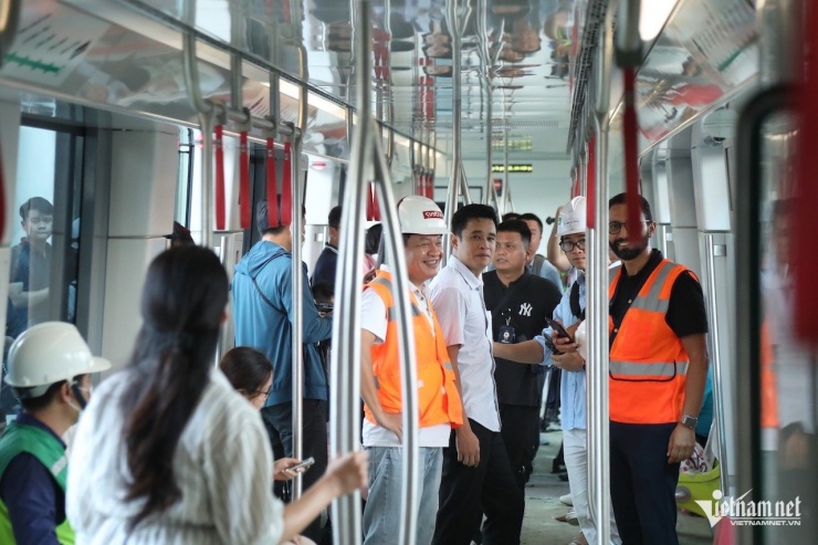 Dịp nghỉ lễ Quốc khánh 2/9, 2 tuyến Metro ở Hà Nội sẽ mở bến từ 5h30, đóng bến lúc 22h. Ảnh: N. Huyền&nbsp;