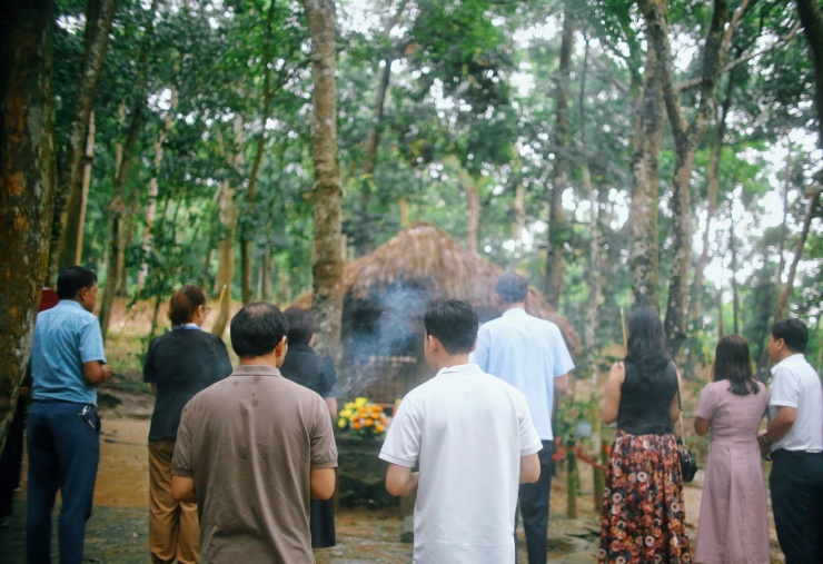 Thành kính dâng hương tưởng niệm 55 năm ngày mất Hồ Chủ tịch