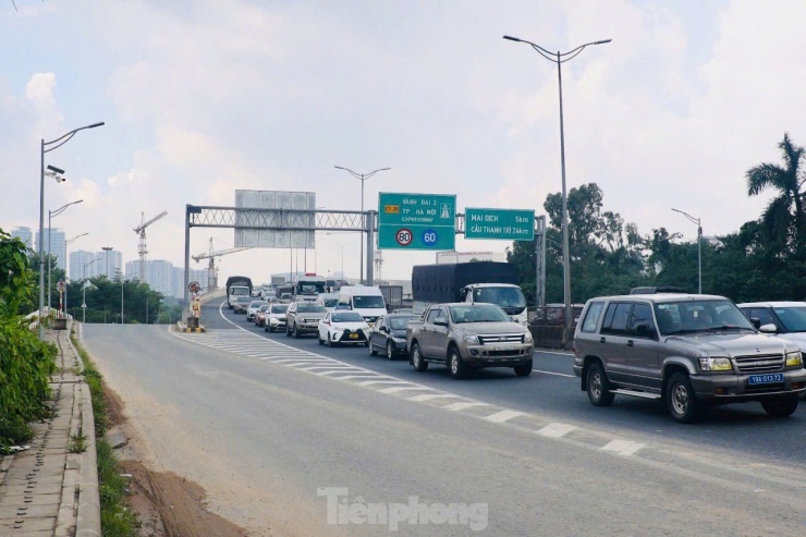 CSGT dùng flycam &#39;soi&#39; xe vi phạm trên đường Vành đai 3 trên cao, tài xế ngỡ ngàng ký biên bản phạt - 1